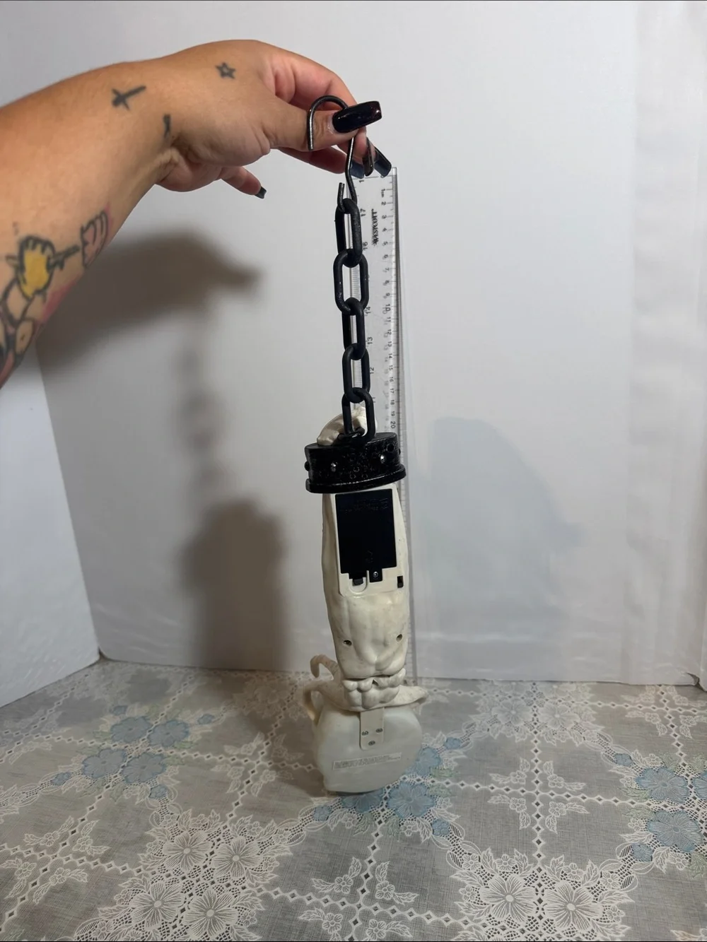 animated Gemmy Hanging Skeleton Arm and Hand Door Knocker prop make sounds